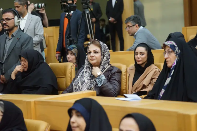 زن، محور توسعه اجتماعی و عامل پیشگیری از آسیبها در سلامت جامعه