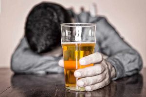 مصرف الکل بیشترین اعتیاد شایع در میان دانشآموزان