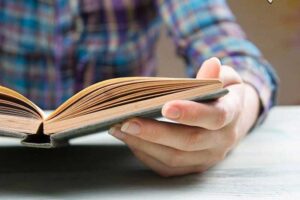 معضلات اجتماعی با توجه به کتابخوانی کاهش مییابد