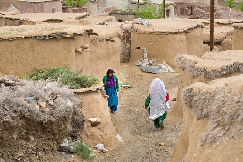 زنان روستایی خانه دار بیمه می‌شوند