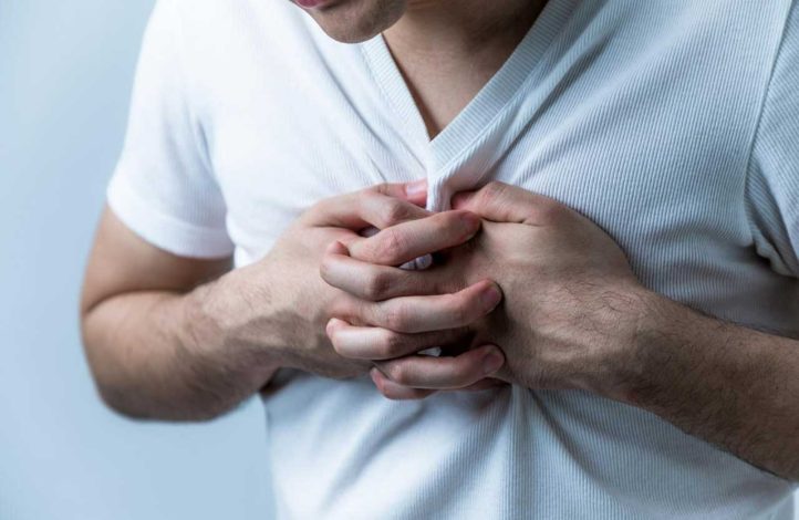 «درد قفسه سینه» نشانه چه بیماری است؟