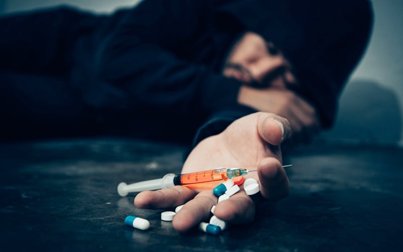 مصرف کنندگان مواد مخدر دچار ابرگرفتگی شعور می‌شوند