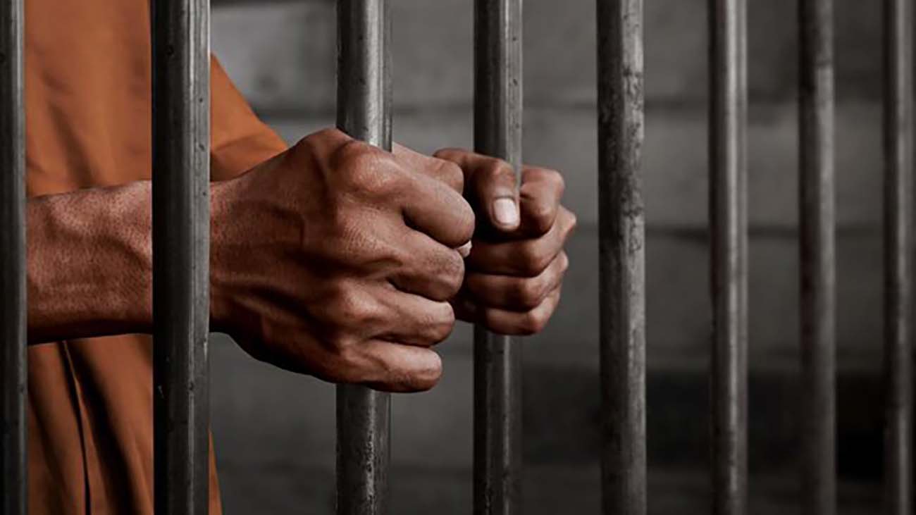 رهبر باندی که آلت تناسلی مردان را می‌برید و فیلم‌هایش را روی سایت می‌گذاشت به ۲۲ سال زندان محکوم شد