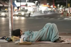 آمادگی 17 گرمخانه تهران برای پذیرش 2500 بیخانمان / محدودیتی برای حضور افراد مسن وجود ندارد/ زنان باردار بی سرپناه به بهزیستی منتقل می شوند