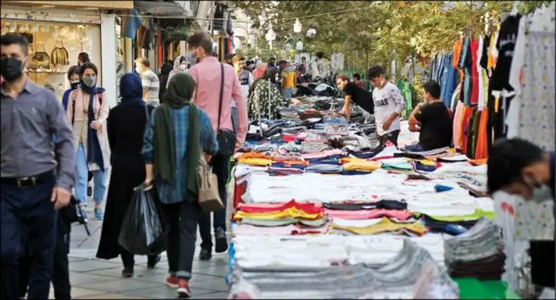 دستفروشان هفت روز هفته کار می‌کنند اما زندگی آنها نمی‌گذرد