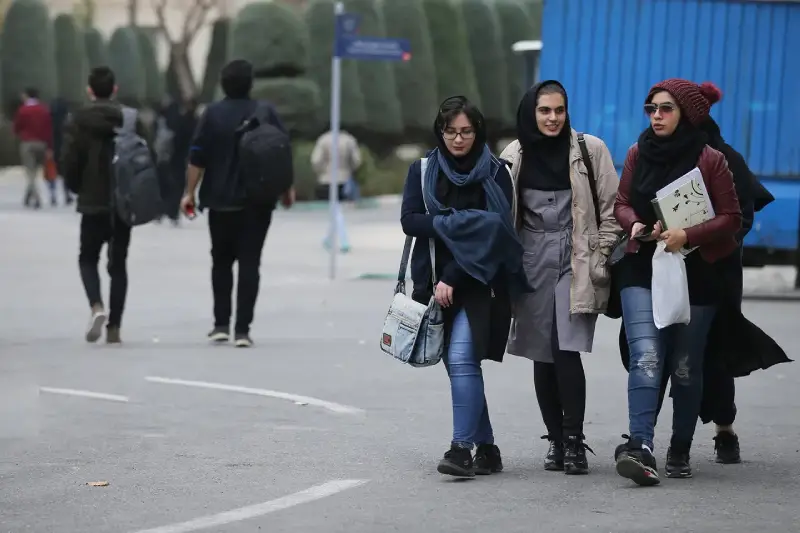 آشفتگی هویت جنسی و ناامنی اجتماعی بزرگ‌ترین مشکلات امروز دختران