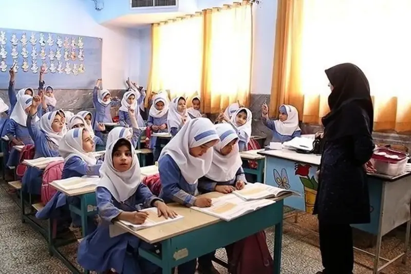 تاثیر فضای مجازی بر یادگیری دانش آموزان در مدارس