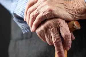 جمعیت سالمندان ایران تا 20 سال آینده 2 برابر می‌شود/ ورود باشتاب کشور به مرحله سالمندی جمعیت