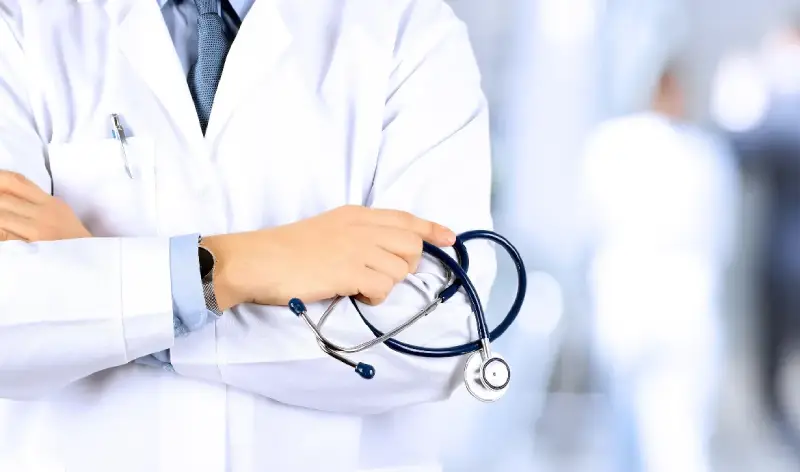 ۳۰ هزار پزشک کار پزشکی نمی‌کنند