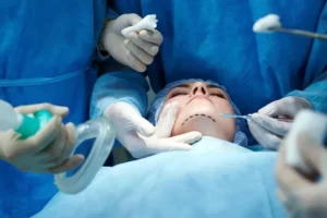 ۹۰ درصد تبلیغات جراحی زیبایی در فضای مجازی تصاویر فتوشاپی است/ تغییر مکرر محل فعالیت پزشک نماها